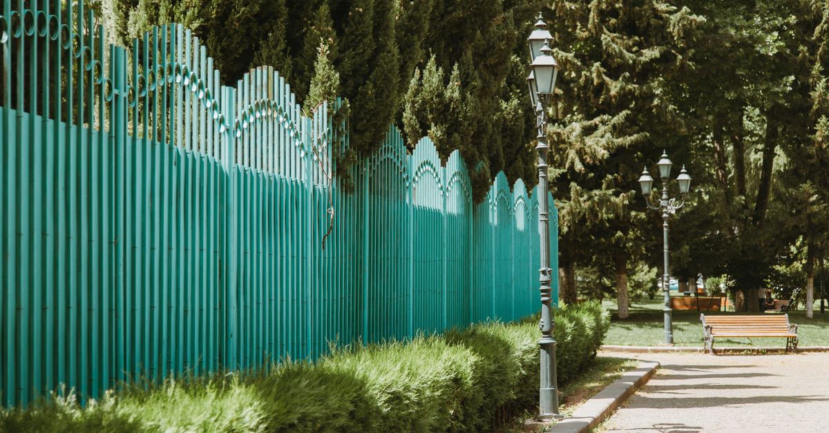 Seasonal Colour Themes for Colorbond Fencing